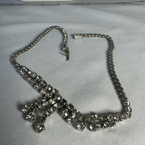 Vintage prong set rhinestone choker style necklace - Picture 5 of 6